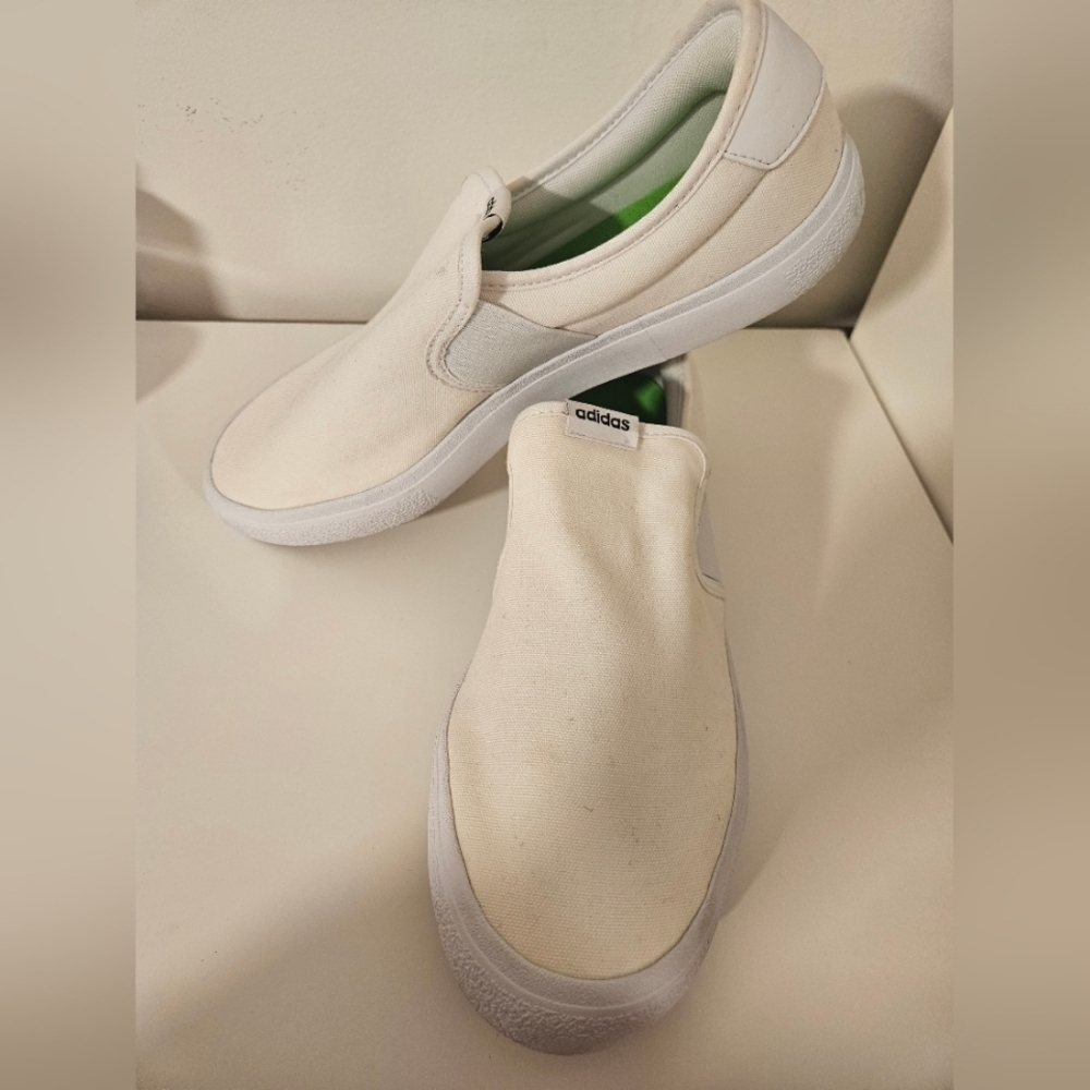 Adidas white slip on shoes 9.5 mens brand new comfortable walking